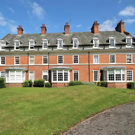 14 Feversham House Stylish 1-bed With Minster Views - Pass The Keys Apartment York