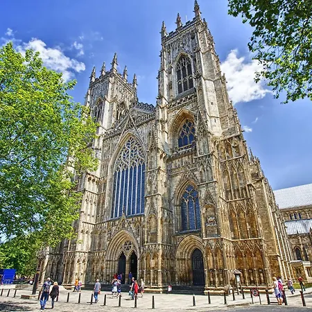 14 Feversham House Stylish 1-bed With Minster Views - Pass The Keys 아파트