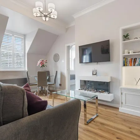 아파트 14 Feversham House Stylish 1-bed With Minster Views - Pass The Keys 요크