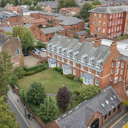 아파트 14 Feversham House Stylish 1-bed With Minster Views - Pass The Keys 요크
