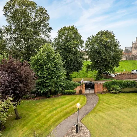 14 Feversham House Stylish 1-bed With Minster Views - Pass The Keys 아파트 요크