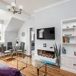 14 Feversham House Stylish 1-bed With Minster Views - Pass The Keys Lejlighed York