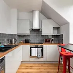 14 Feversham House Stylish 1-bed With Minster Views - Pass The Keys Lejlighed