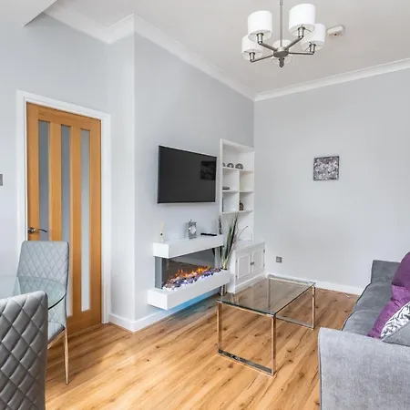 14 Feversham House Stylish 1-bed With Minster Views - Pass The Keys Апартаменты *