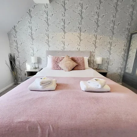 14 Feversham House Stylish 1-bed With Minster Views - Pass The Keys