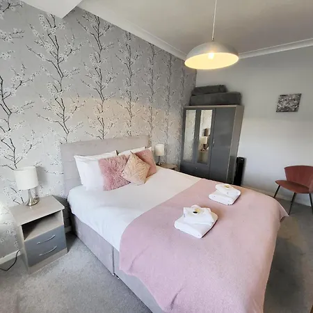 14 Feversham House Stylish 1-bed With Minster Views - Pass The Keys * York