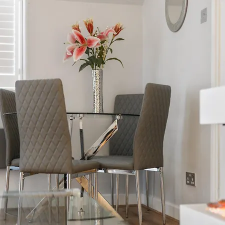 Апартаменты 14 Feversham House Stylish 1-bed With Minster Views - Pass The Keys *