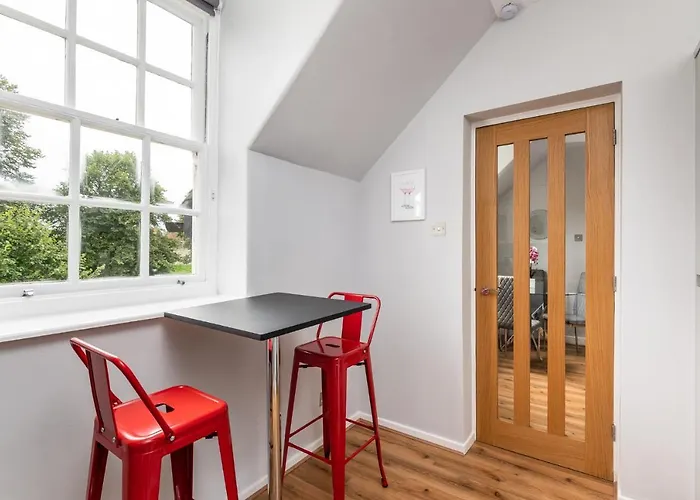 14 Feversham House Stylish 1-bed With Minster Views - Pass The Keys *