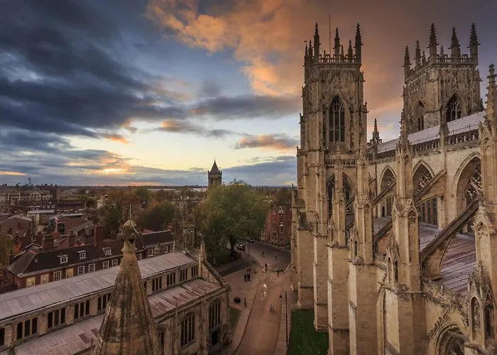 14 Feversham House Stylish 1-bed With Minster Views - Pass The Keys Appartamento