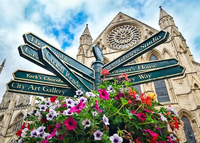 14 Feversham House Stylish 1-bed With Minster Views - Pass The Keys *