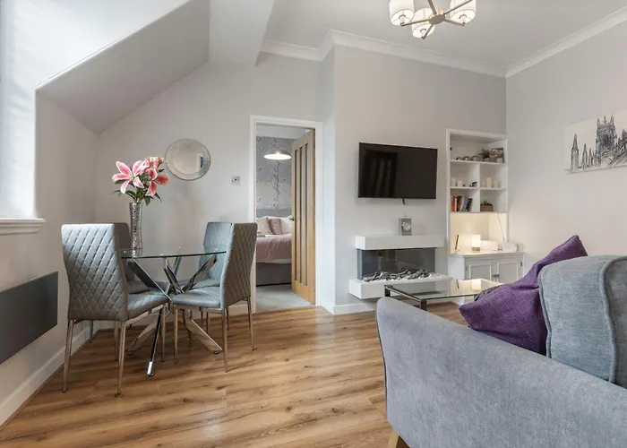14 Feversham House Stylish 1-bed With Minster Views - Pass The Keys * York